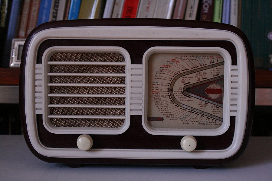 Di questa radio mi piace l'originale scala parlante